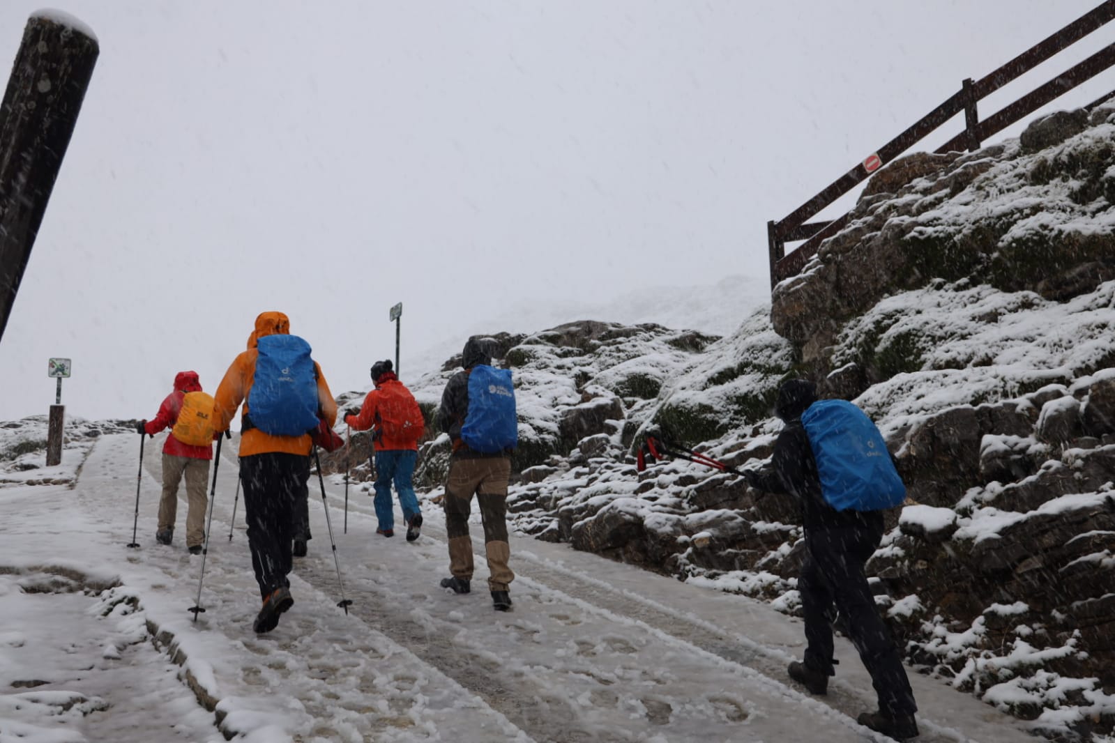Fotos: El otoño irrumpe en Cantabria con precipitaciones tormentosas, fuertes vientos y nieve en los Picos