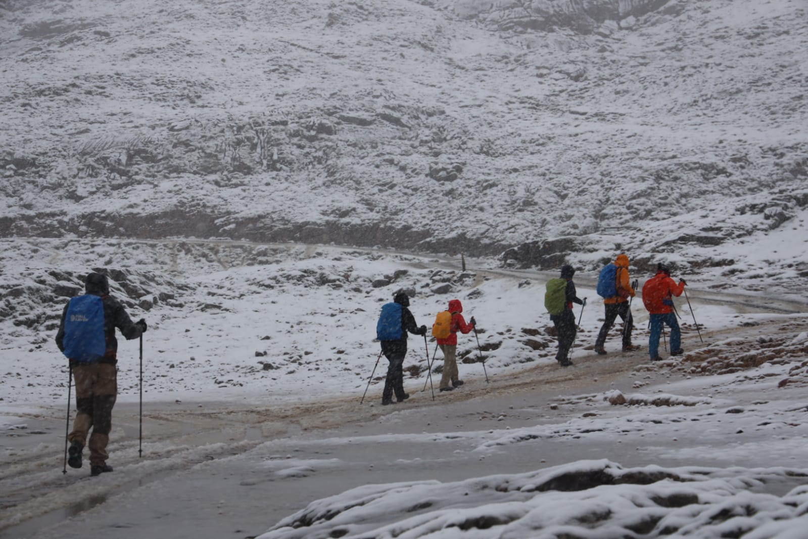 Fotos: El otoño irrumpe en Cantabria con precipitaciones tormentosas, fuertes vientos y nieve en los Picos