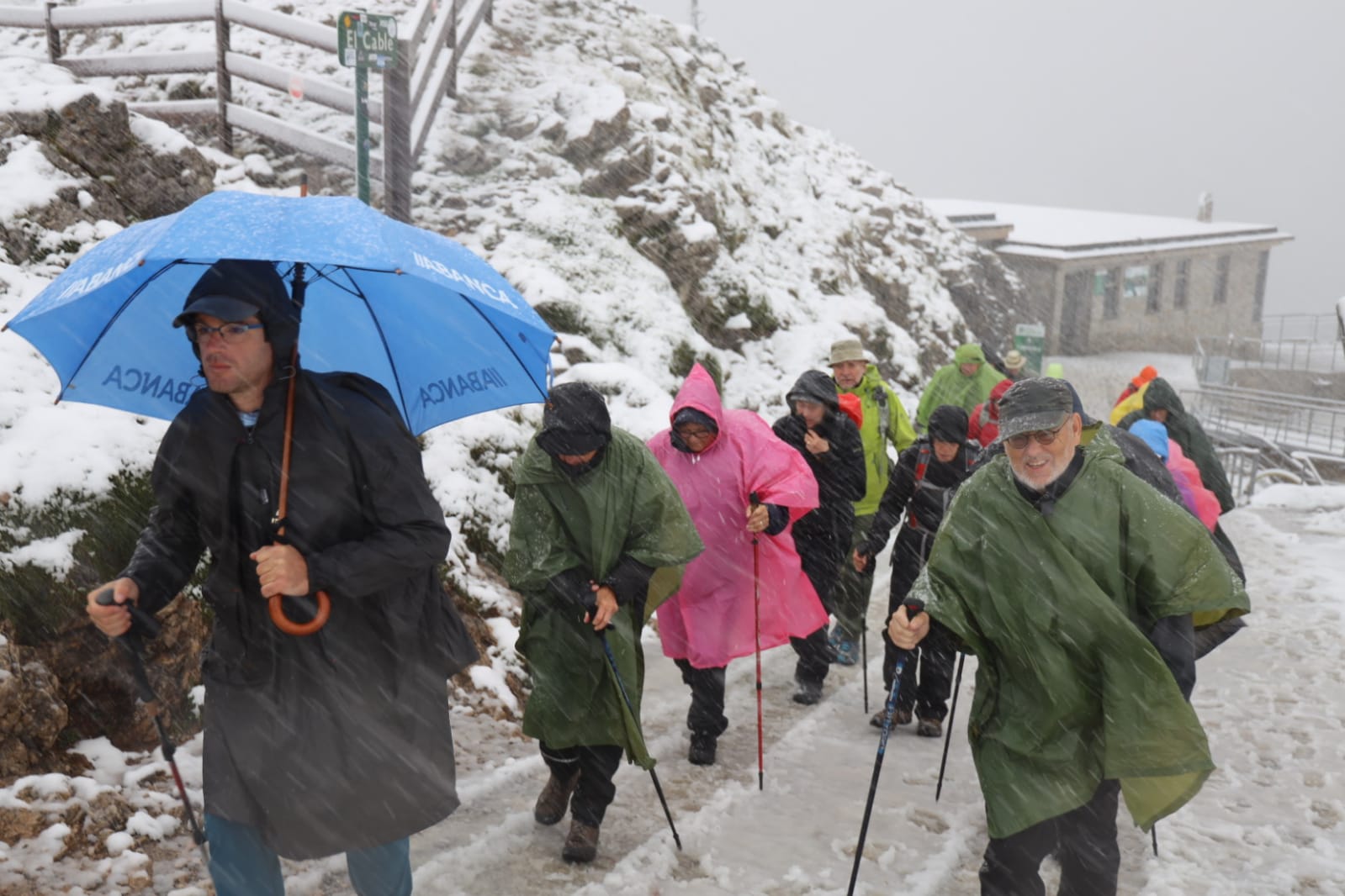 Fotos: El otoño irrumpe en Cantabria con precipitaciones tormentosas, fuertes vientos y nieve en los Picos