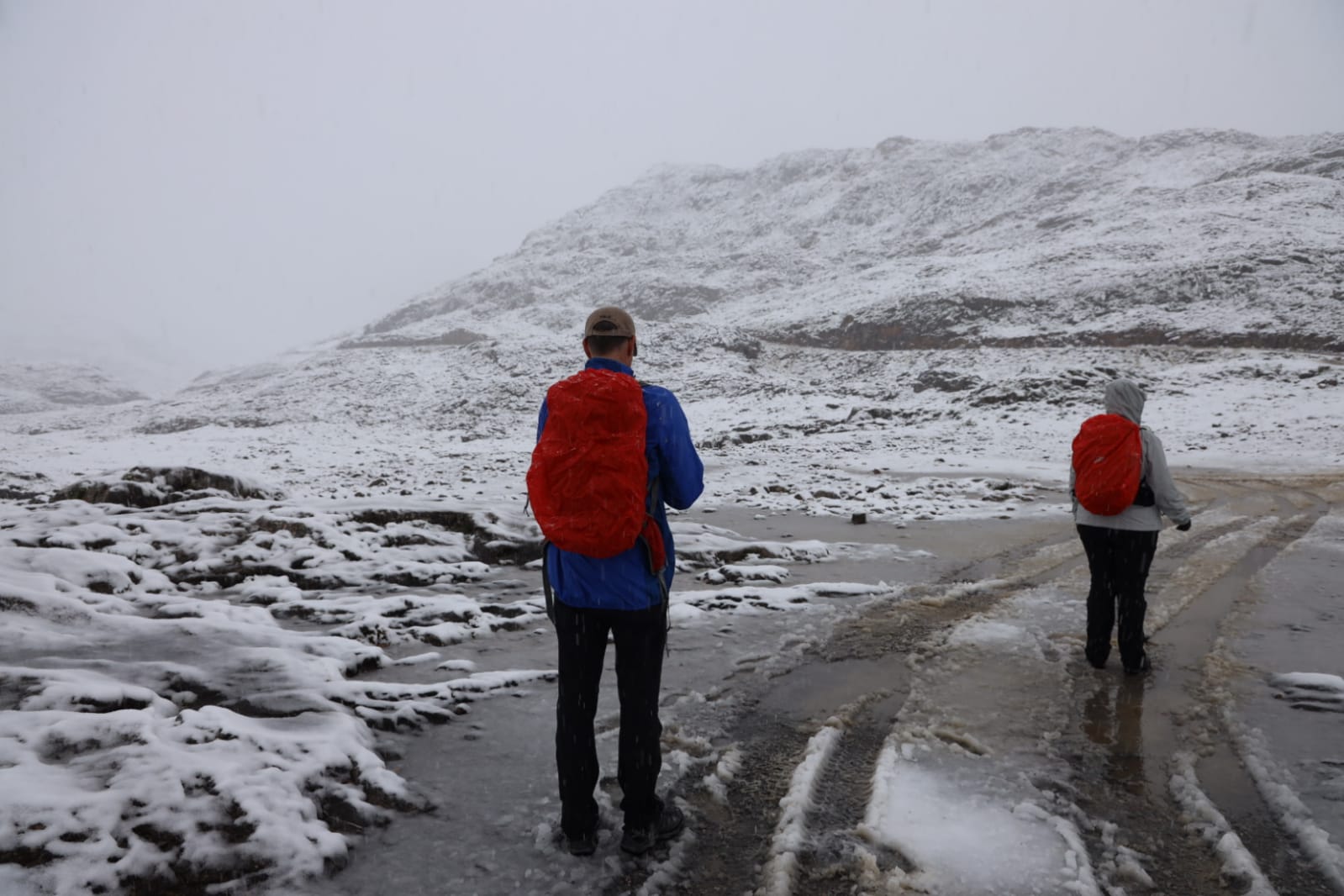 Fotos: El otoño irrumpe en Cantabria con precipitaciones tormentosas, fuertes vientos y nieve en los Picos