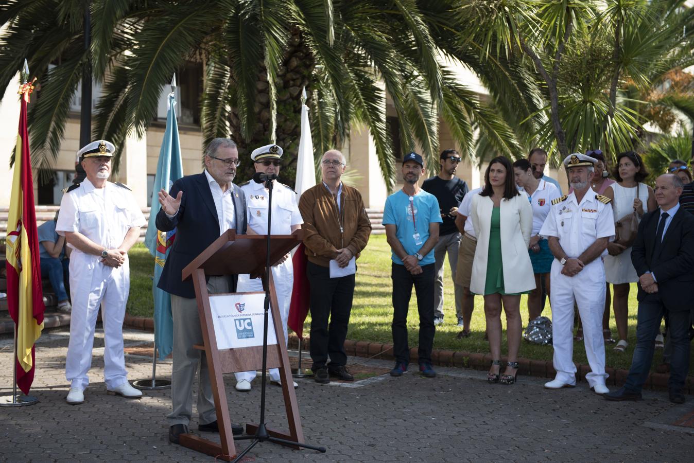 Dentro de los actos del III Festival del Mar, este homenaje ha tenido lugar en el mástil que aún se conserva de la instalación, ubicado ahora junto a la Escuela de Náutica