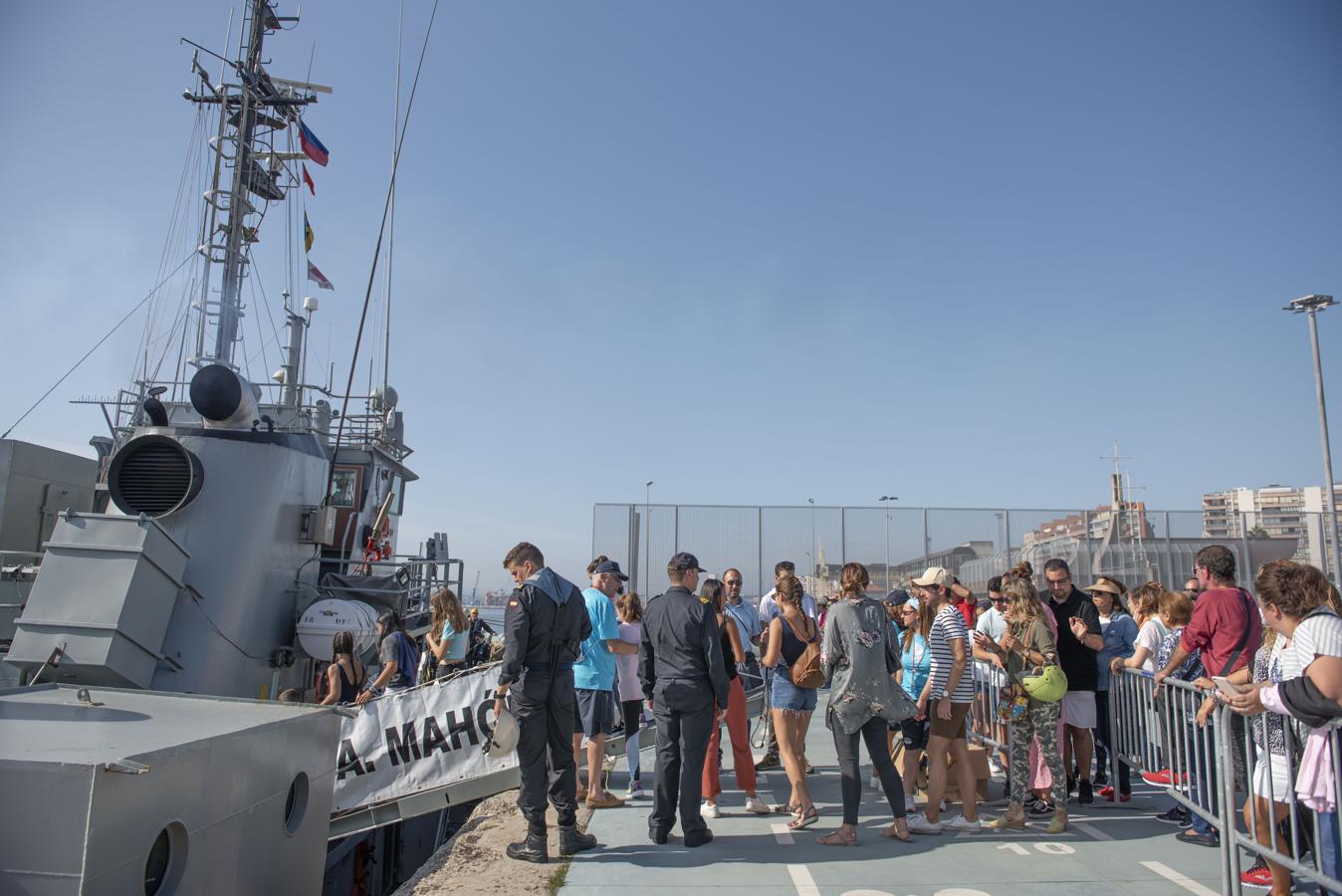 Dentro de los actos del III Festival del Mar, este homenaje ha tenido lugar en el mástil que aún se conserva de la instalación, ubicado ahora junto a la Escuela de Náutica