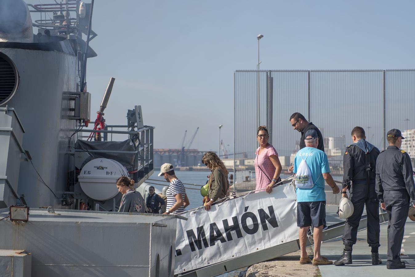 Dentro de los actos del III Festival del Mar, este homenaje ha tenido lugar en el mástil que aún se conserva de la instalación, ubicado ahora junto a la Escuela de Náutica