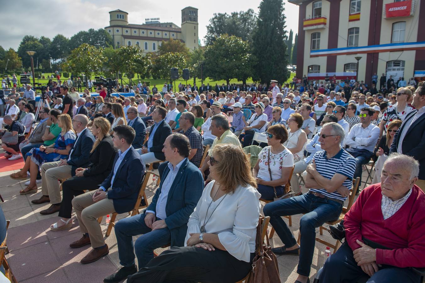 El esfuerzo de la Asociación Amigos del Real Astillero, meses atrás, por poner en valor la historia naval del municipio recogió este sábado sus frutos en el primer acto homenaje al Real Astillero de Guarnizo