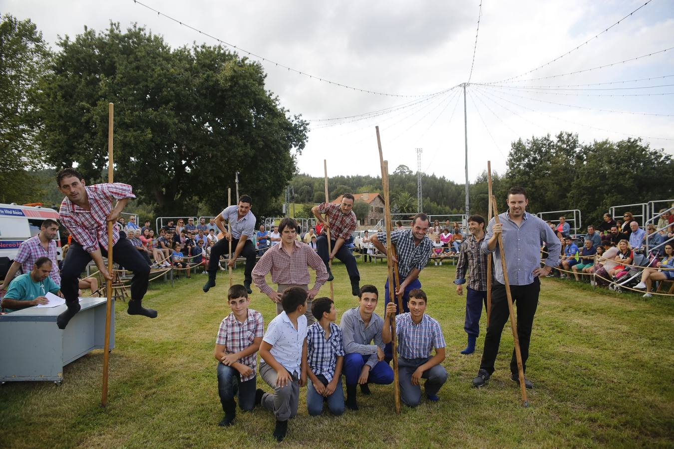 Imágenes del concurso de salto pasiego de Vioño, en la pradera de la Virgen de Valencia