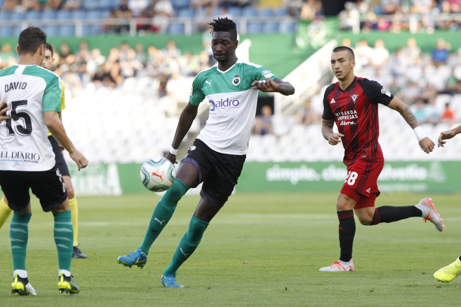 Fotos: Imágenes del partido Racing-Mirandés