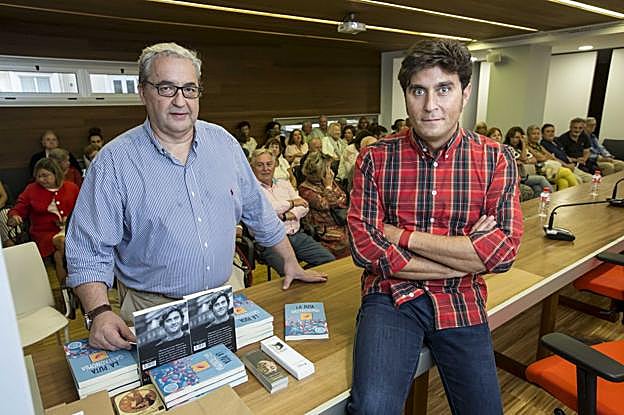 David Remartínez, con el presidente del Colegio de Médicos, Javier Hernández de Sande.
