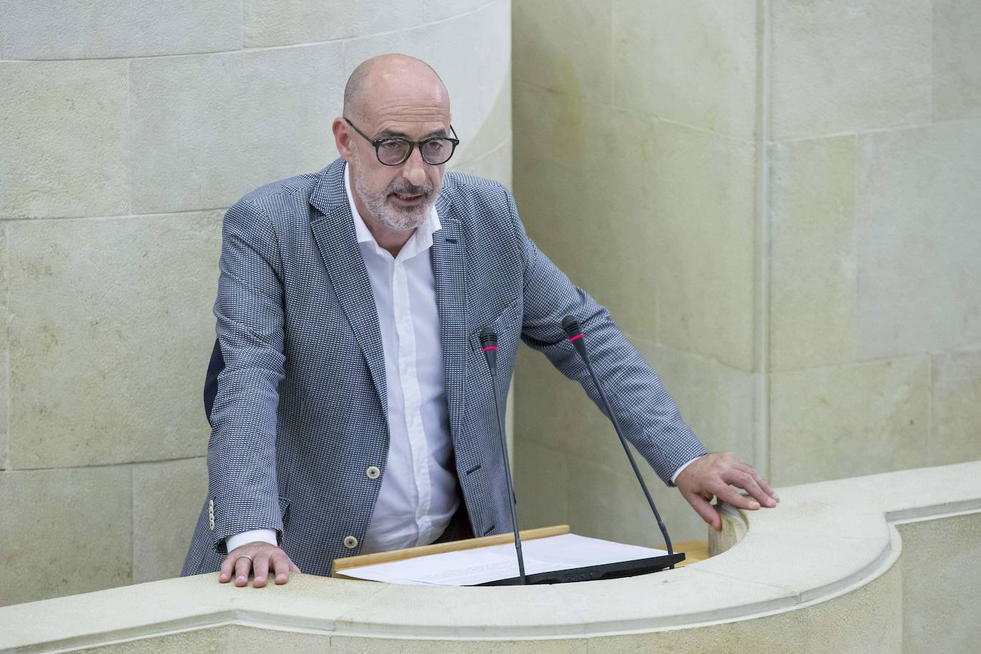 Félix Álvarez, en el Parlamento regional. 