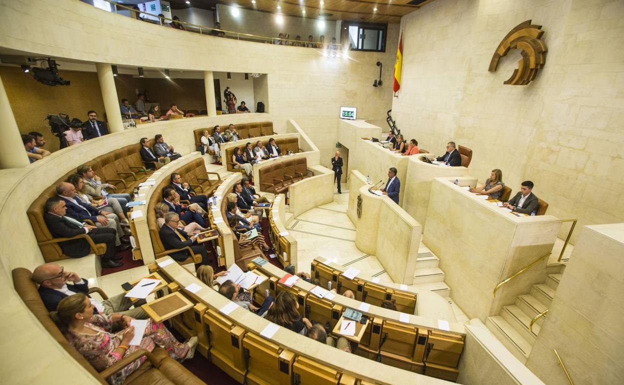 Las elecciones dejarán en el limbo la supresión de aforamientos en Cantabria, Murcia y Baleares