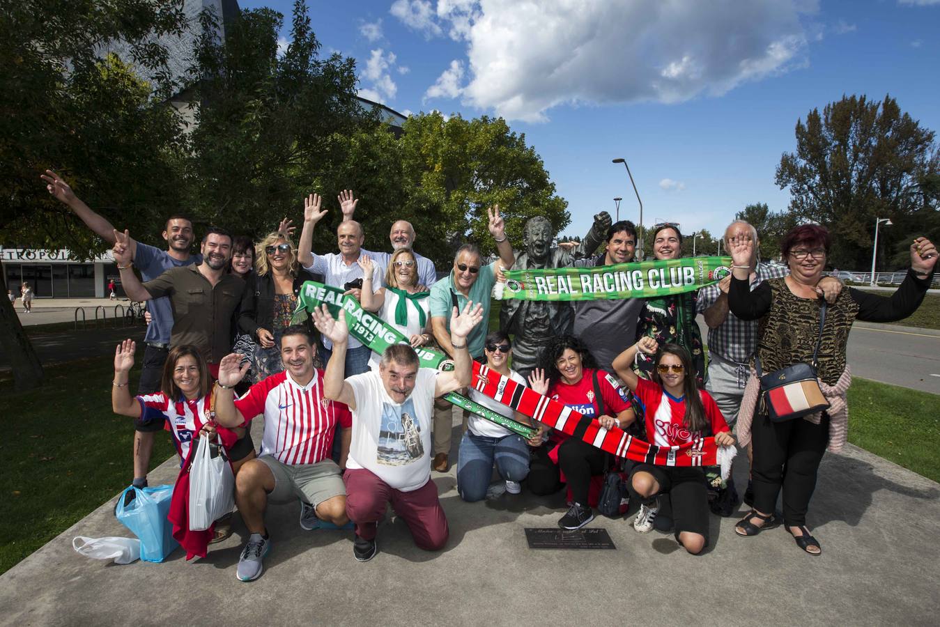 Buena parte de los seguidores racinguistas llegaron al mediodía y el resto se incorporará a la hora del partido