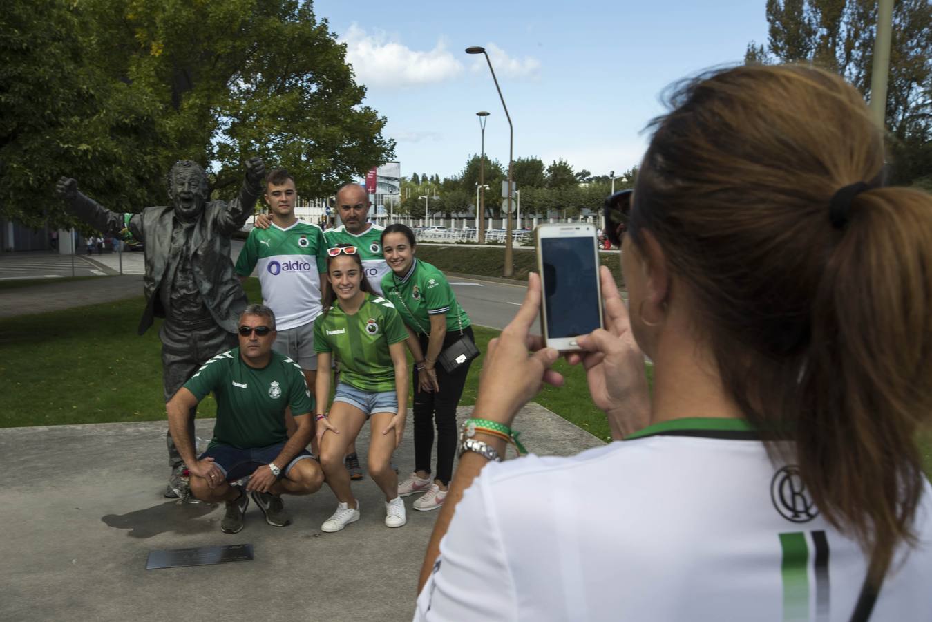 Buena parte de los seguidores racinguistas llegaron al mediodía y el resto se incorporará a la hora del partido