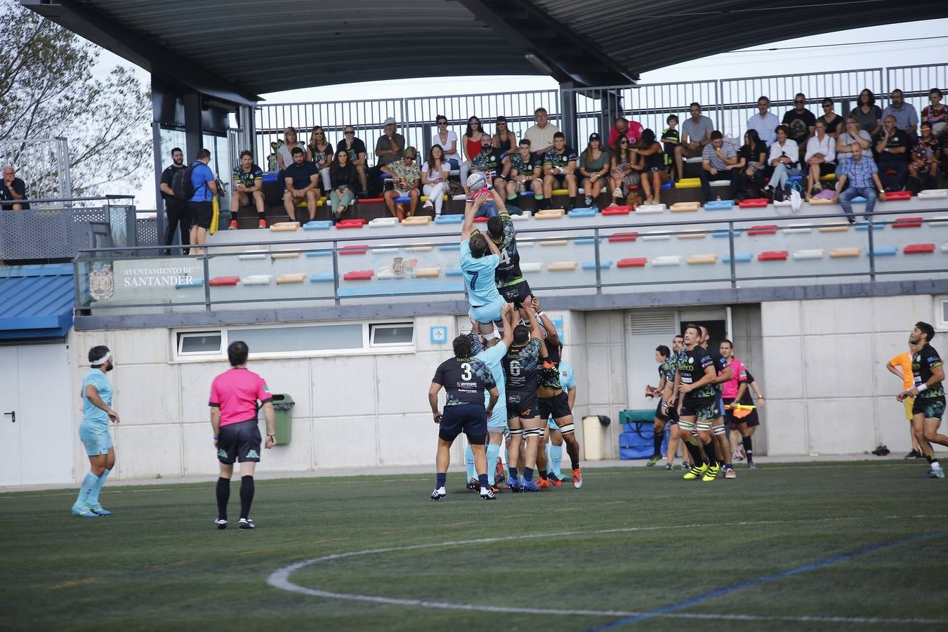 Un arrollador Barça tras el descanso supera a los cántabros, que habían llegado al intermedio con ventaja de cinco puntos sobre los catalanes