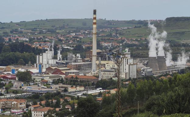 Instalaciones que la química Solvay posee en Torrelavega.