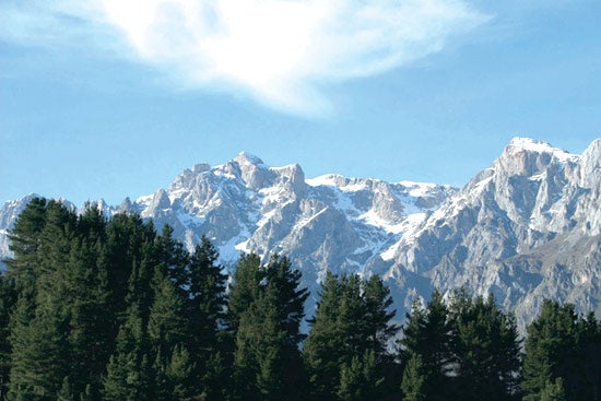 Este municipio cuenta con abruptos valles, escarpadas montañas y una gran riqueza de flora y fauna 