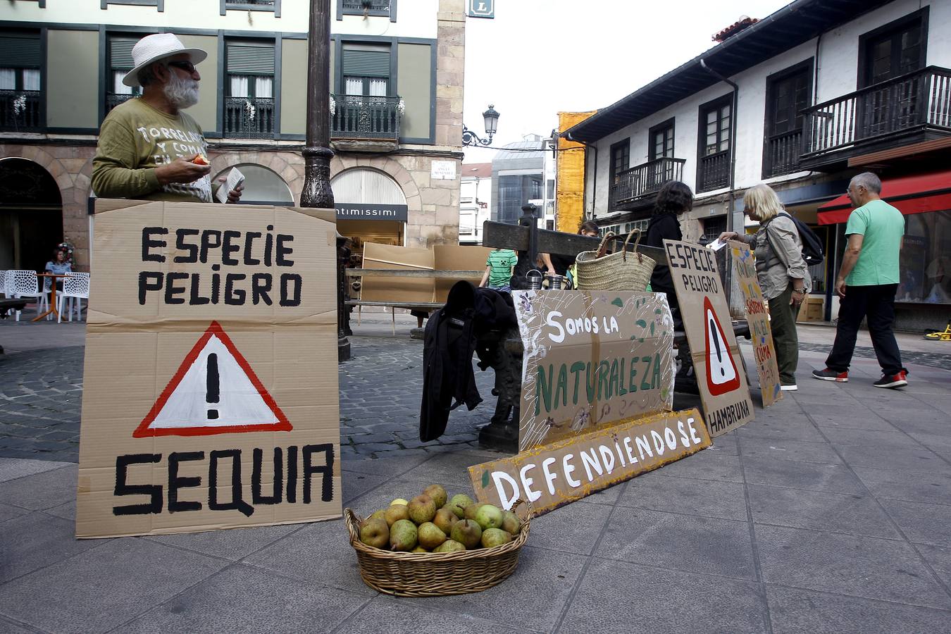 Concentración contra el cambio climático en Torrelavega