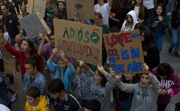 Imagen principal - «Somos la última generación capaz de frenar el cambio climático»