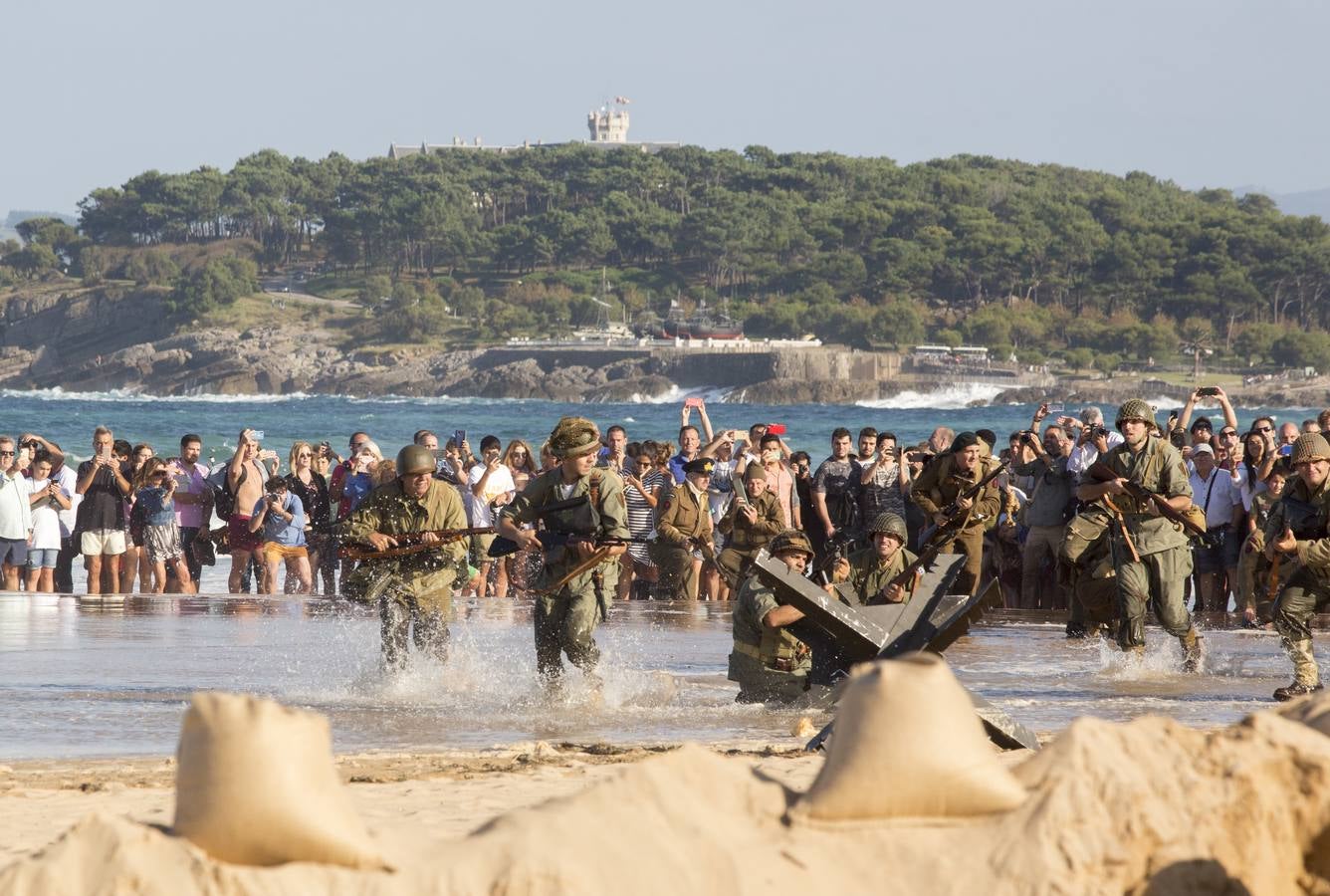 Fotos: Así ha sido el desembarco sin barcos en El Sardinero