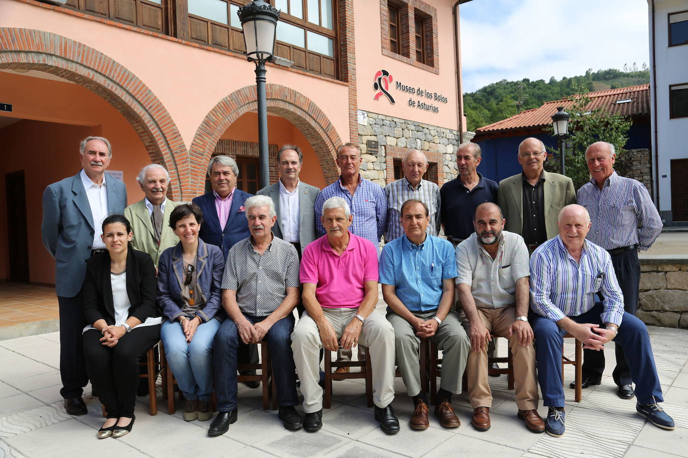 2015. El jurado de los premios se reunió en Panes en jukui de 2015. En primera fila aparecen Julio Braun, Cecilio F. Testón, Víctor Bustillo, José Manuel Riancho, Gerardo Ruiz Alonso (presidente), Ricardo Villar, Máximo Sainz, Mauro Blanco Maza y Francisco Cuevas. En la segunda, Miriam Velarde, Patricia Toyos, Felipe Somohano, Santos Ruiz, Isidro Caballero, Juan Manuel Martín y Florentino Mañana.