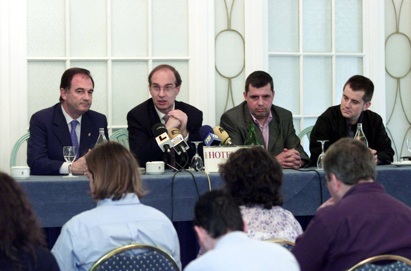 2005. Presentación de la 5ª edición del Festival de Cine Deportivo "Ciudad de Santander". De izq. a dcha, José Manuel Riancho, José Antonio Cagigas, Joaquín Liendo y José María Ferrera.