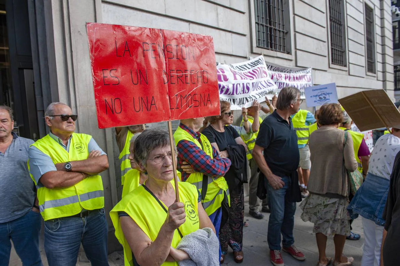 Fotos: Concentración de jubilados y pensionistas en Santander