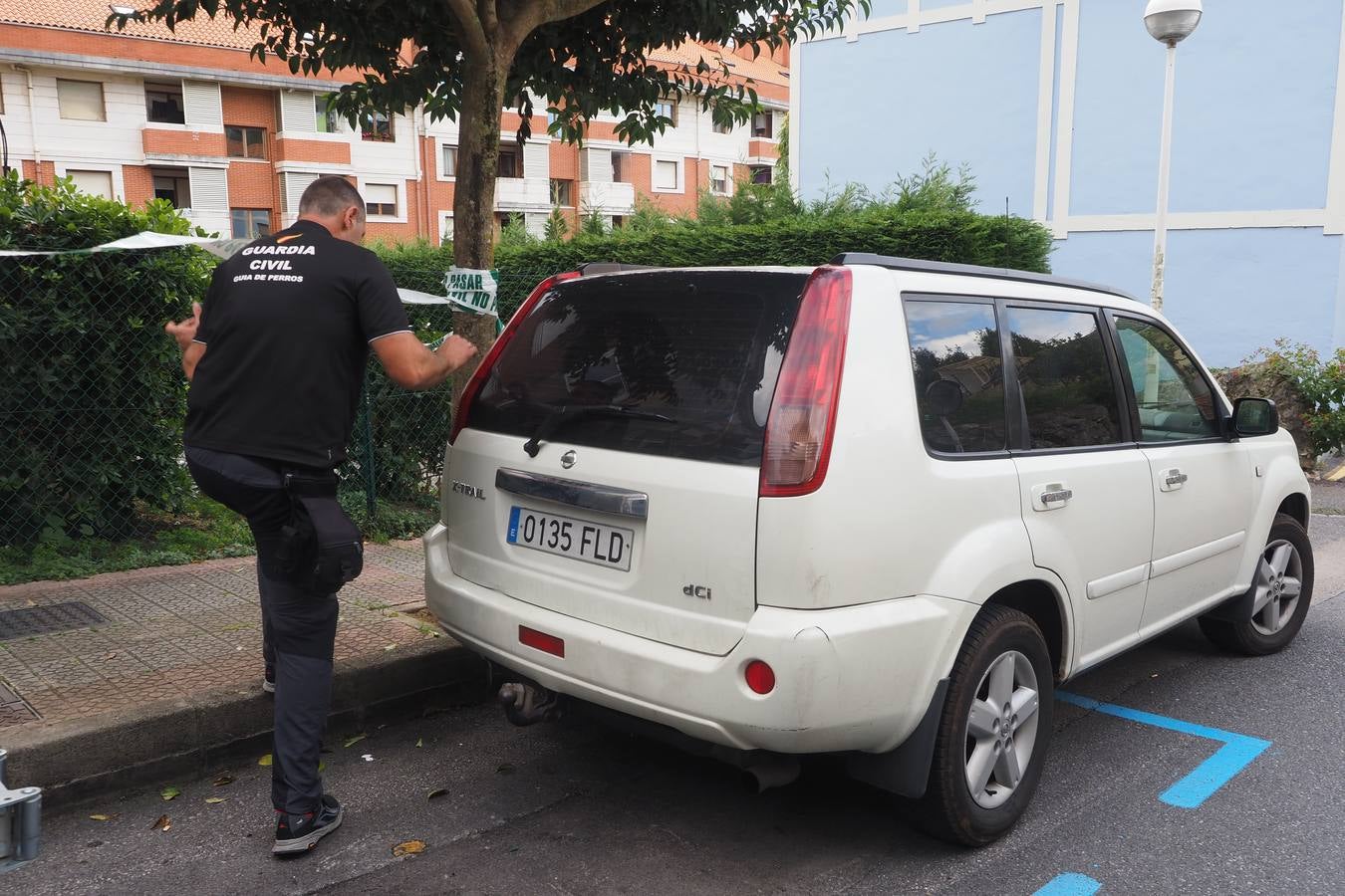 Este martes continúa la inspección del piso de la calle Pedro Basabe, de Castro Urdiales, donde vivía Carmen Merino, la detenida por el presunto homicidio de su pareja, Jesús María Baranda, cuya cabeza apareció dentro de una caja.