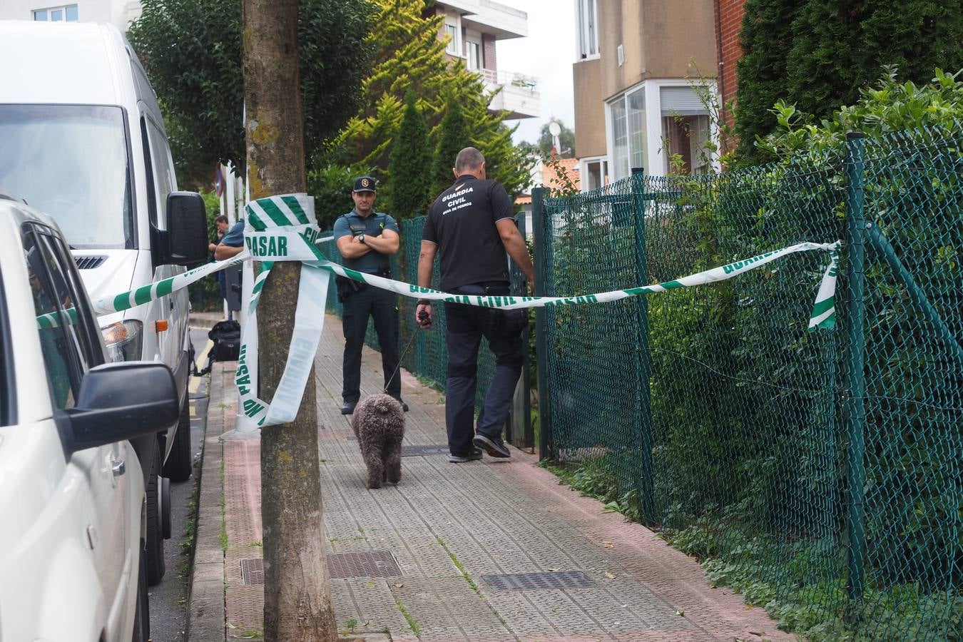 Este martes continúa la inspección del piso de la calle Pedro Basabe, de Castro Urdiales, donde vivía Carmen Merino, la detenida por el presunto homicidio de su pareja, Jesús María Baranda, cuya cabeza apareció dentro de una caja.