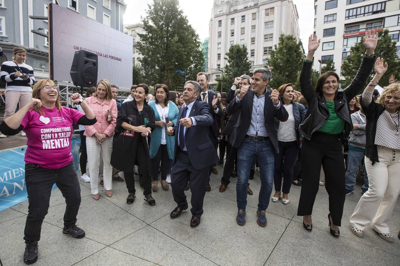 Distintas autoridades participan en el Día Mundial de la Salud Mental, entre ellas Dolores Gorostiaga, Presidenta del Parlamento de Cantabria, El presidente del Gobierno de Cantabria, Miguel Ángel Revilla; la alcaldesa de Santander, Gema Igual, y la vicepresidenta, Eva Díaz Tezanos; organizado por El Centro Hospitalario Padre Menni y varias organizaciones, en la plaza del Ayuntamiento de Santander. Santander 10-10-2018