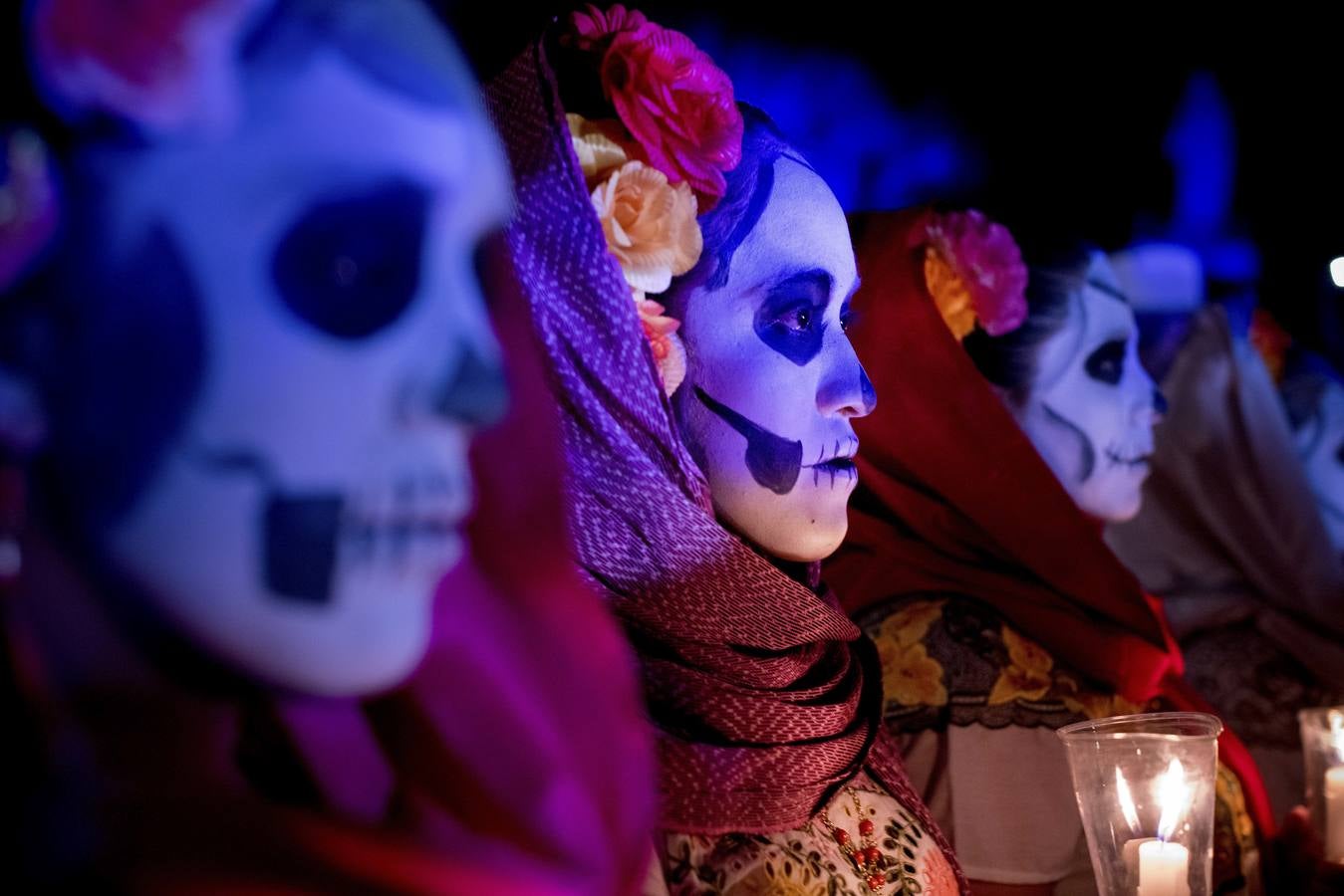 Los mexicanos asisten al desfile del Día de Muertos en el cementerio de Mérida , El día de los Muertos, no es una versión mexicana de Halloween esta festividad se mantienen durante dos días en una explosión de color y alegría que afirma la vida.Merida (Mexico) 31-10-2018