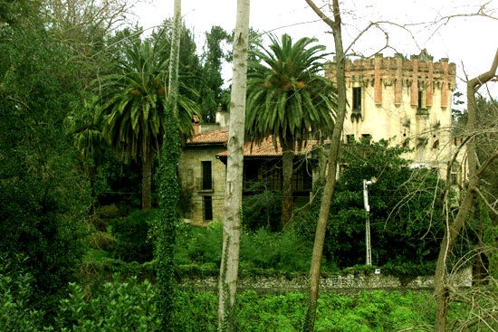 Castillo y casona de Villegas, en Cóbreces, construida en el siglo XVIII.