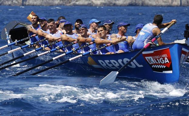 La trainera de Astillero se juega su futuro este viernes.