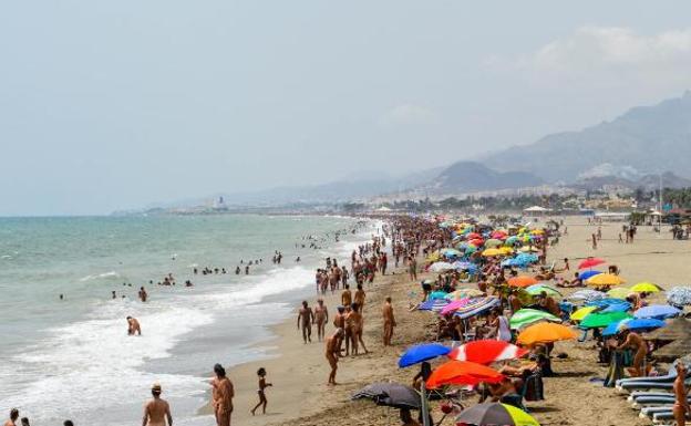 Imagen principal - Imagenes de El Playazo de Vera y de la Urbanización Natura World. 