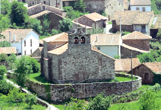 Vista de la iglesia parroquial de Cicera.