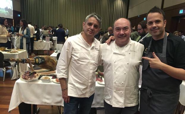 Santi Salmuiña, Miguel Barrera e Ignacio Solana, los tres chefs españoles galardonados Festival Spanish Extravaganza que se celebra en Zúrich.