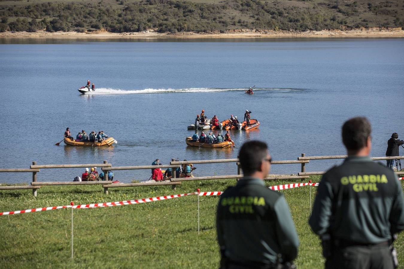 Fotos: Simulacro de rescate de personas con discapacidad en el pantano del Ebro