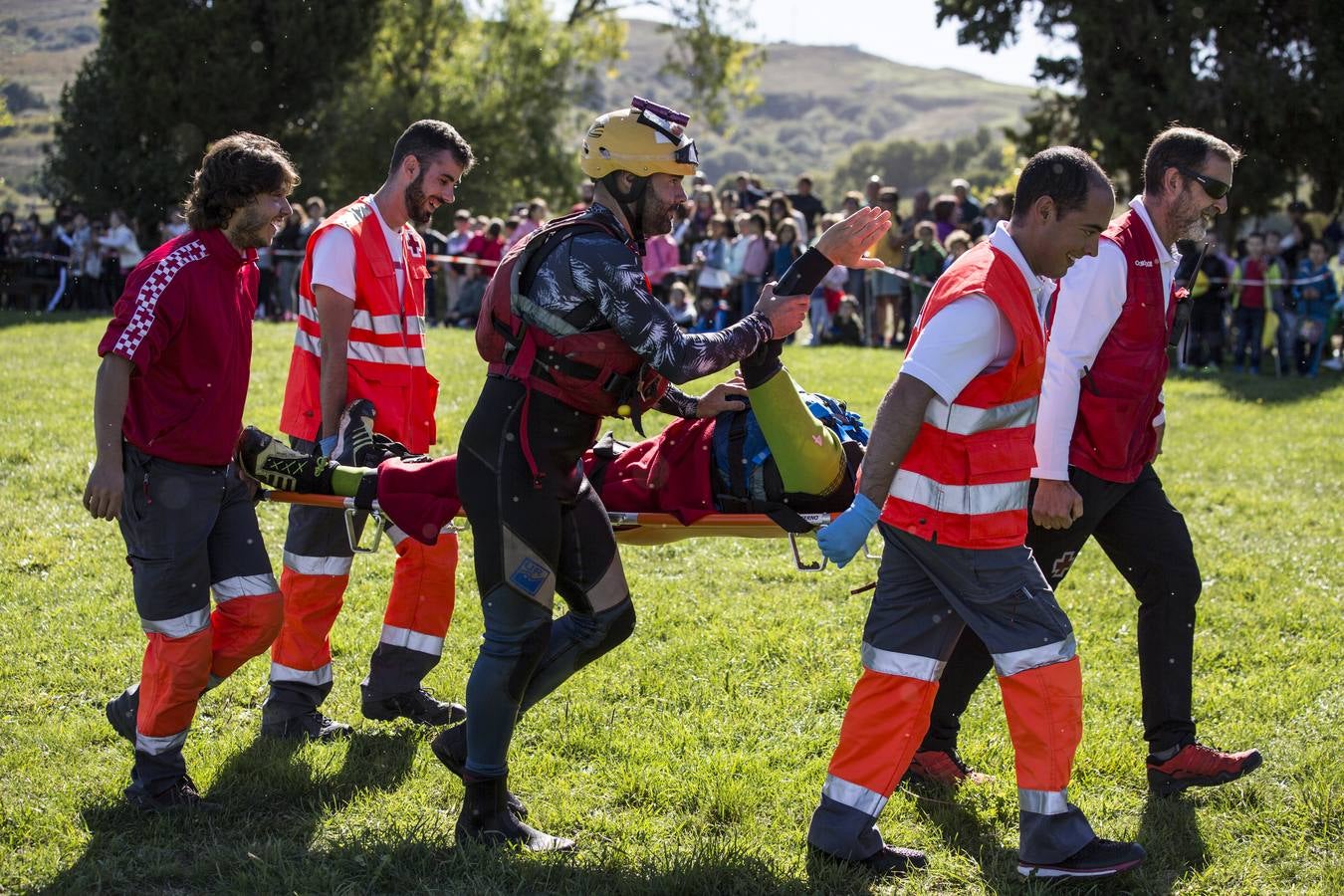 Fotos: Simulacro de rescate de personas con discapacidad en el pantano del Ebro