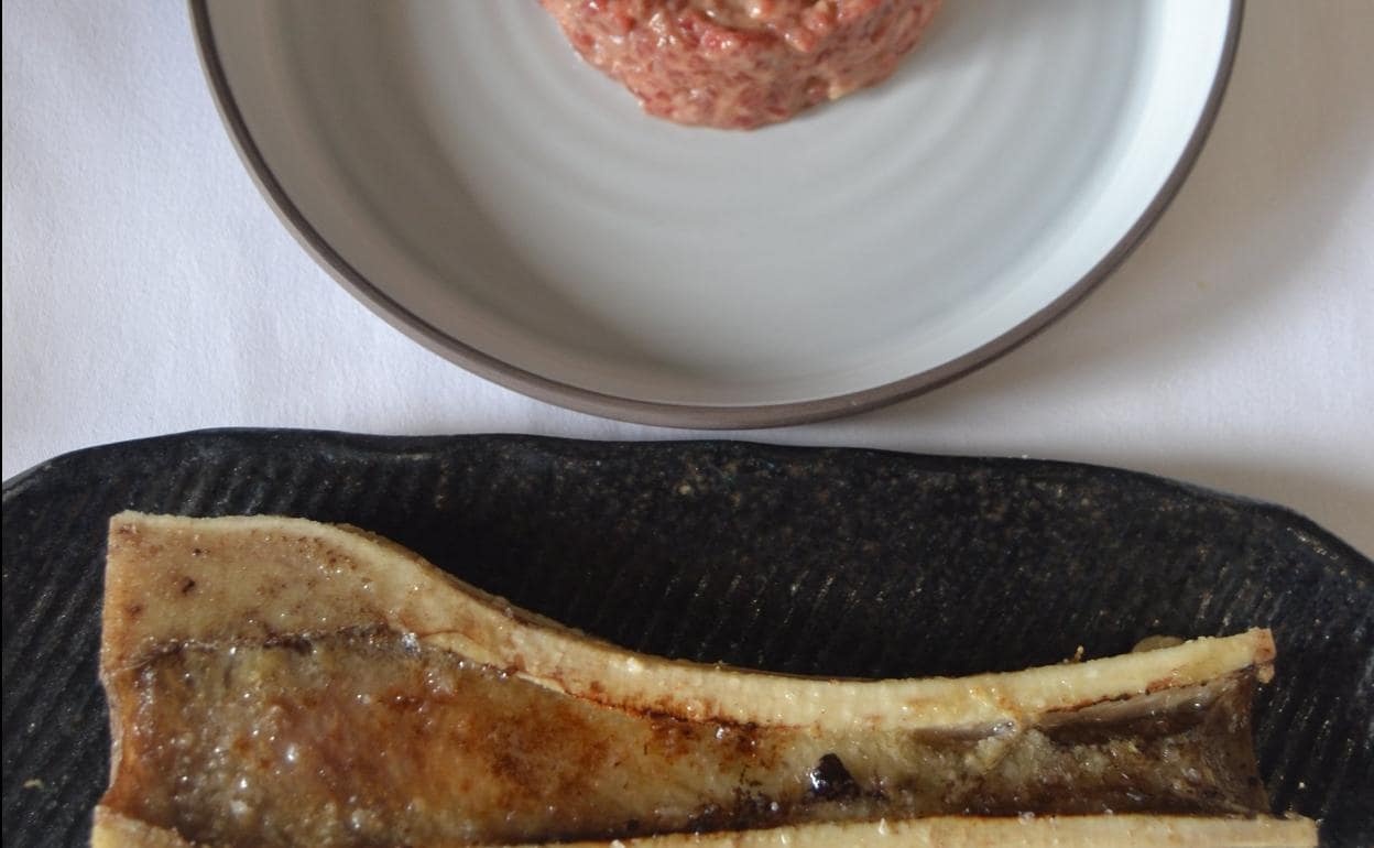 Steak tartar de rabadilla de buey con tuétano asado. :