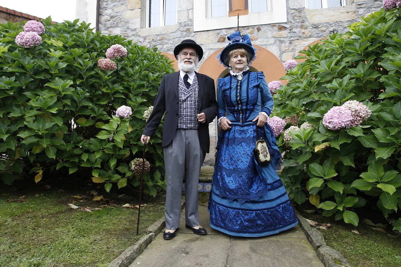 Personajes ilustres, seres mitológicos, un mercado y juegos tradicionales han sido hoy sábado los ingredientes principales de una jornada de puertas abiertas en el Pueblo de Cantabria 2018