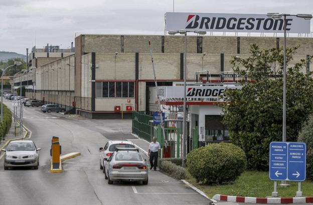 Instalaciones que Bridgestone tiene en la localidad de Puente San Miguel. :: LUIS PALOMEQUE