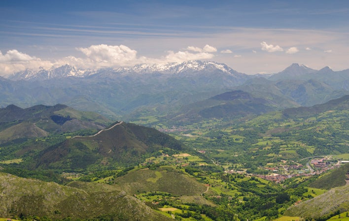 Fotos: Ruta hasta el Pico Pienzu para disfrutar de una gran panorámica de los Picos de Europa y la costa