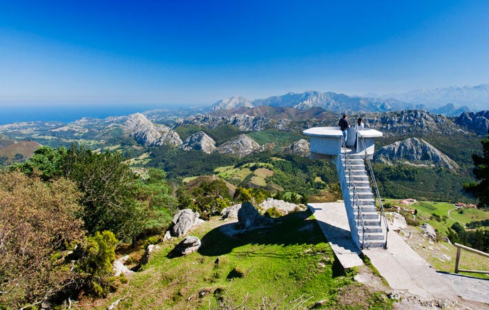 Fotos: Ruta hasta el Pico Pienzu para disfrutar de una gran panorámica de los Picos de Europa y la costa