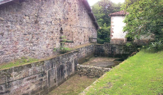 Ferrería de Cades, convertida actualmente en centro de interpretación.
