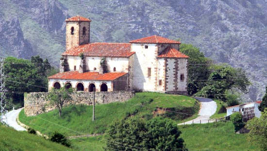 Iglesia parroquial de Santa María, en Sobrelapeña.