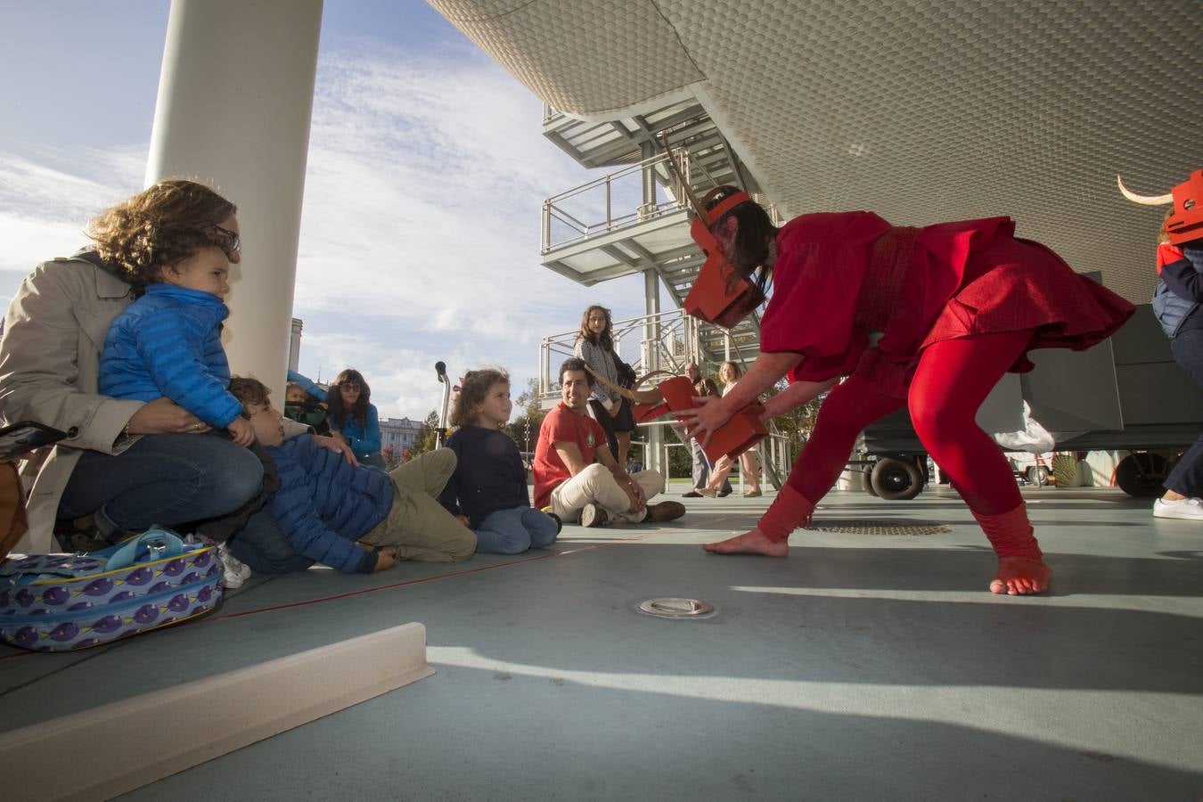 El Centro Botín saca a la calle cuatro espectáculos para despertar la creatividad de los viandantes