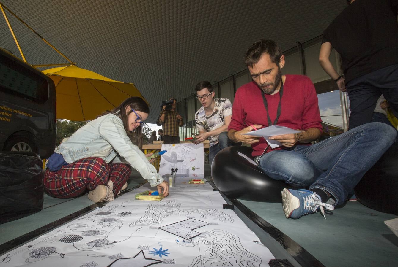 El Centro Botín saca a la calle cuatro espectáculos para despertar la creatividad de los viandantes