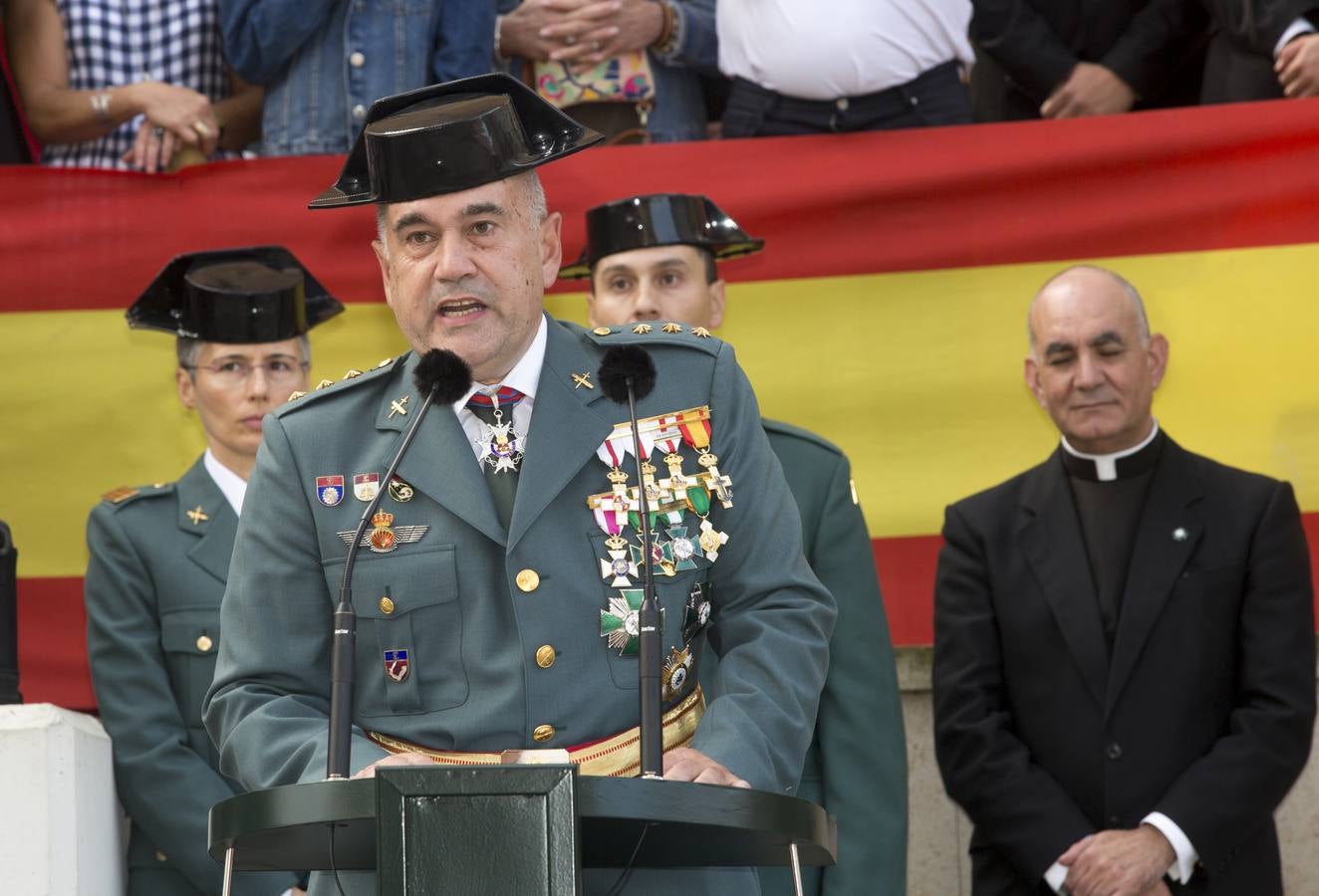 Fotos: Imágenes del acto de celebración del Día de la Guardia Civil en el cuartel de Campogiro