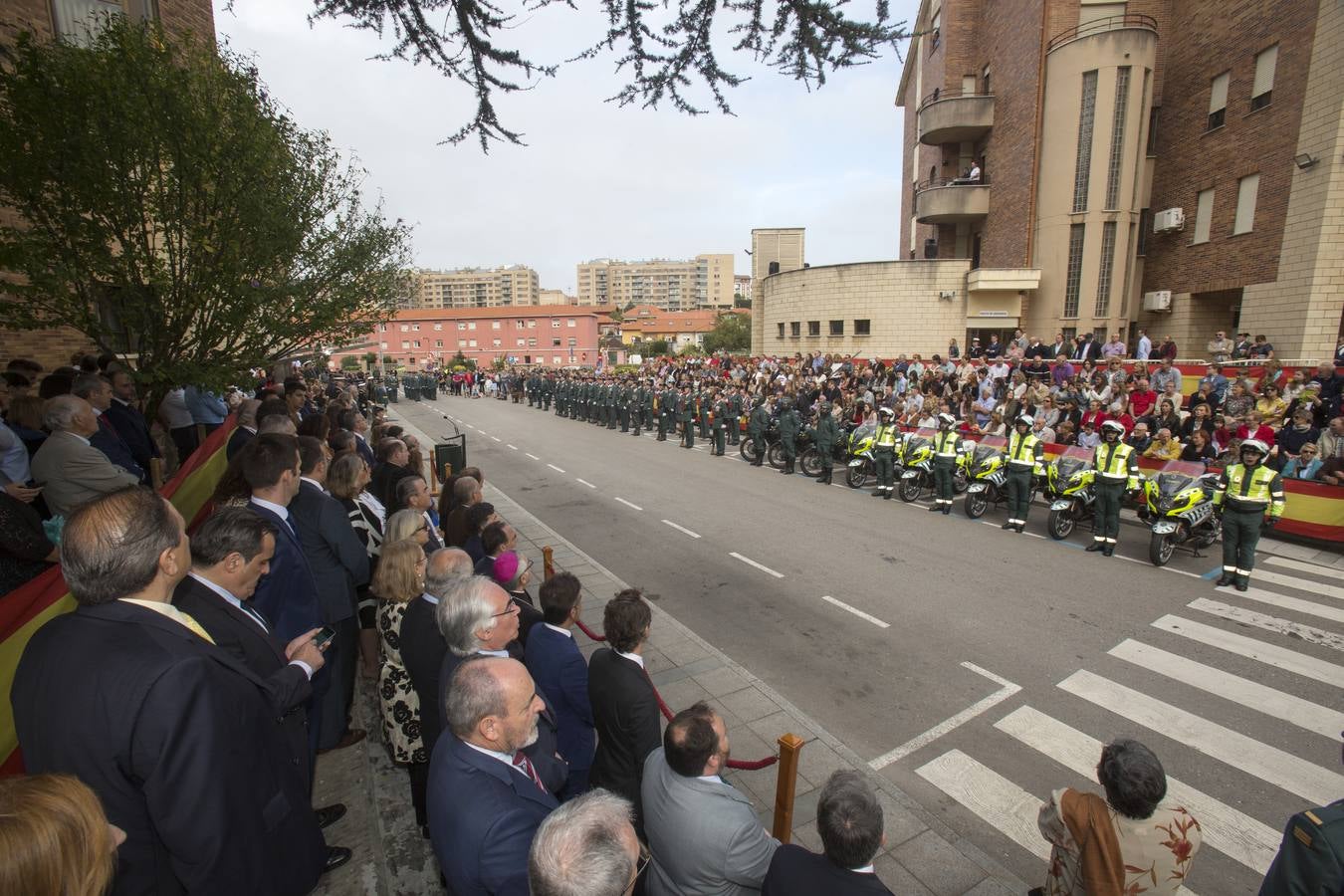 Fotos: Imágenes del acto de celebración del Día de la Guardia Civil en el cuartel de Campogiro
