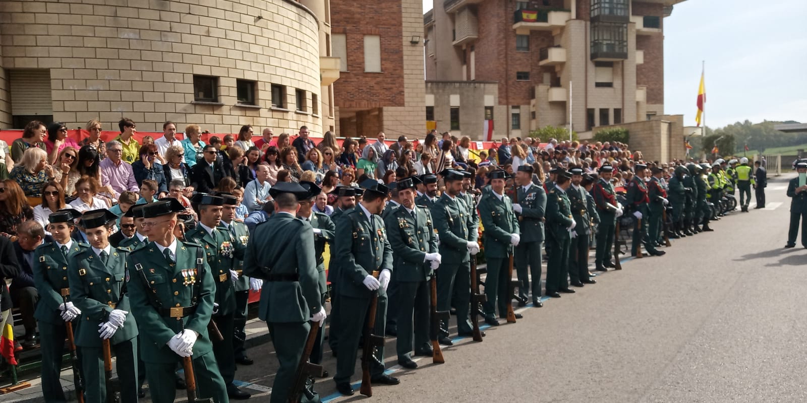 Fotos: Imágenes del acto de celebración del Día de la Guardia Civil en el cuartel de Campogiro
