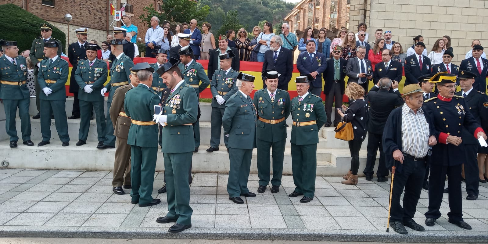 Fotos: Imágenes del acto de celebración del Día de la Guardia Civil en el cuartel de Campogiro