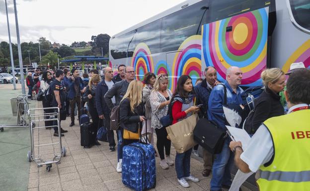 Los pasajeros recolocados en autobuses