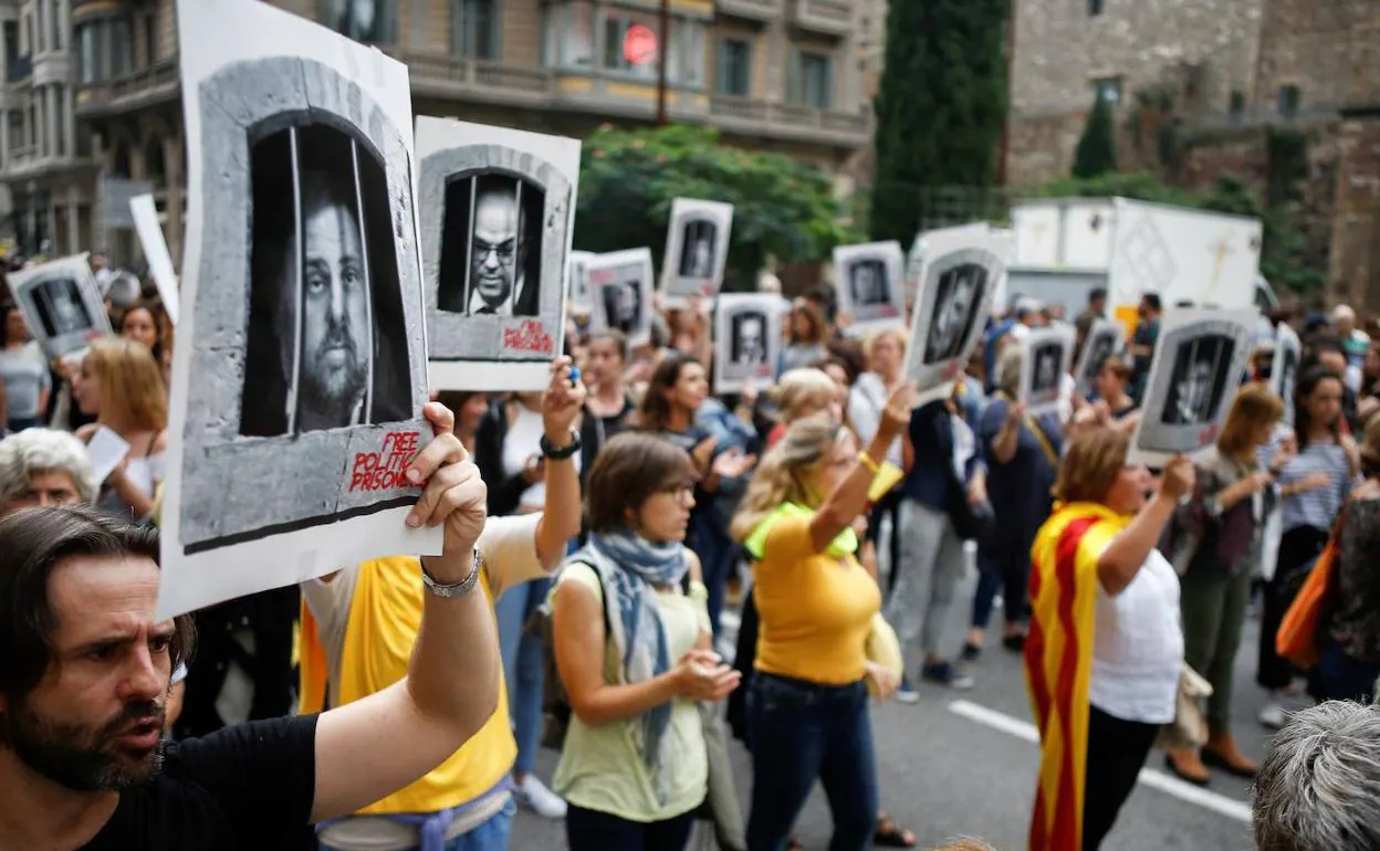 Manifestación en apoyo a los líderes independentistas presos. 